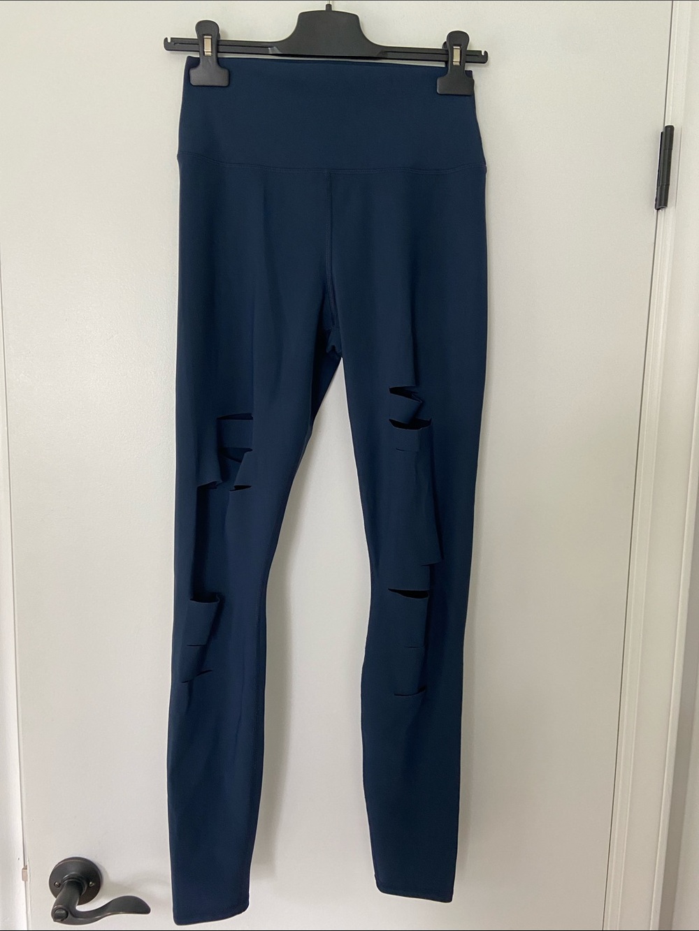 Alo Yoga Ripped Warrior Leggings Navy - Picture 2 of 13